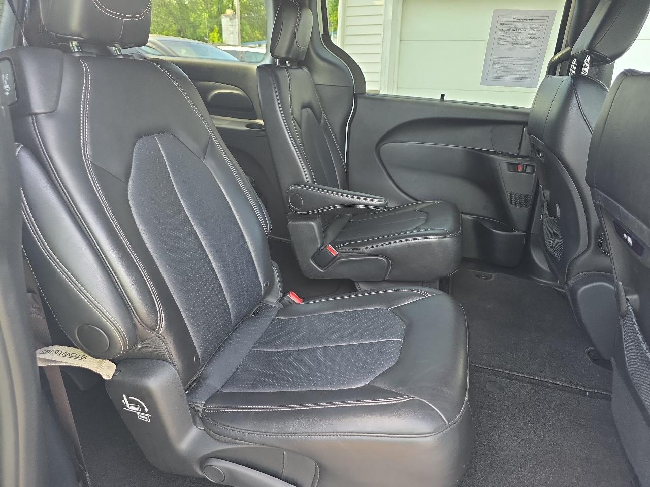 Chrysler Pacifica Select FWD 2025