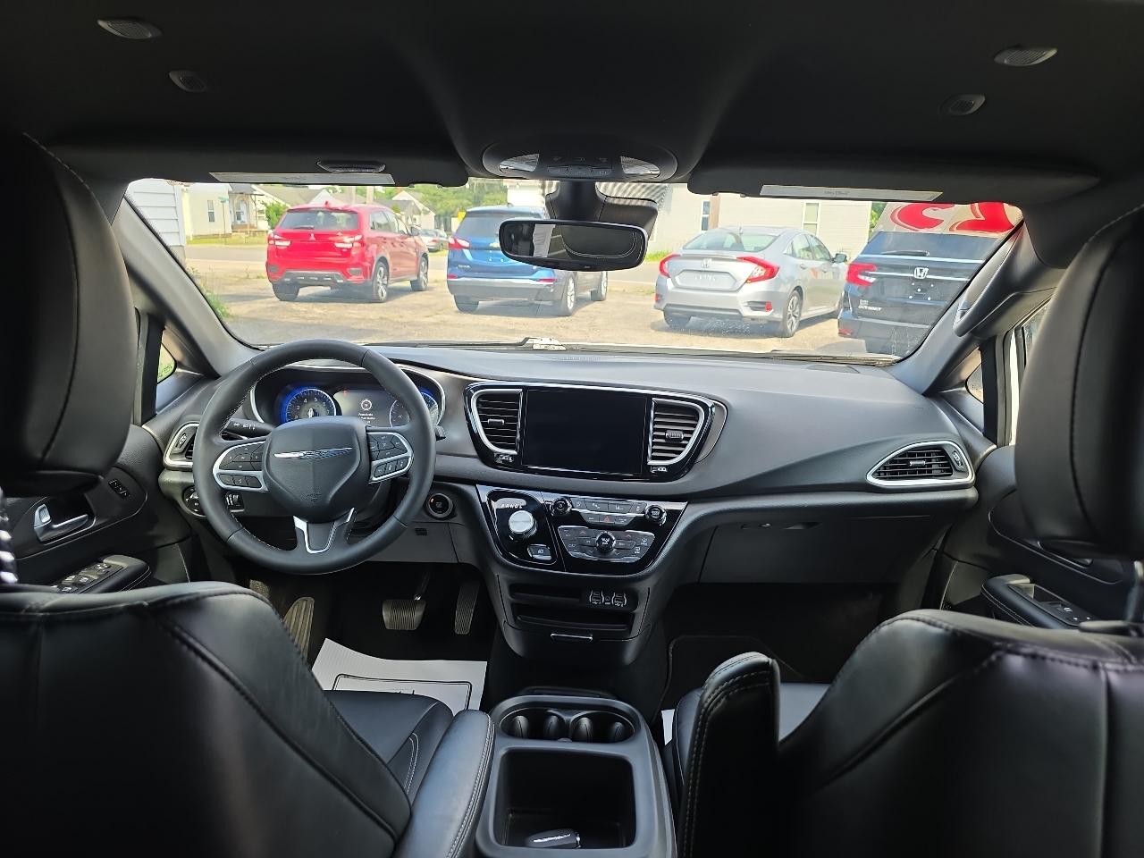 Chrysler Pacifica Select FWD 2025