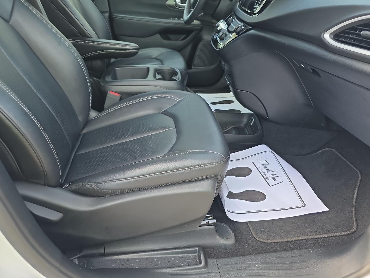 Chrysler Pacifica Select FWD 2025