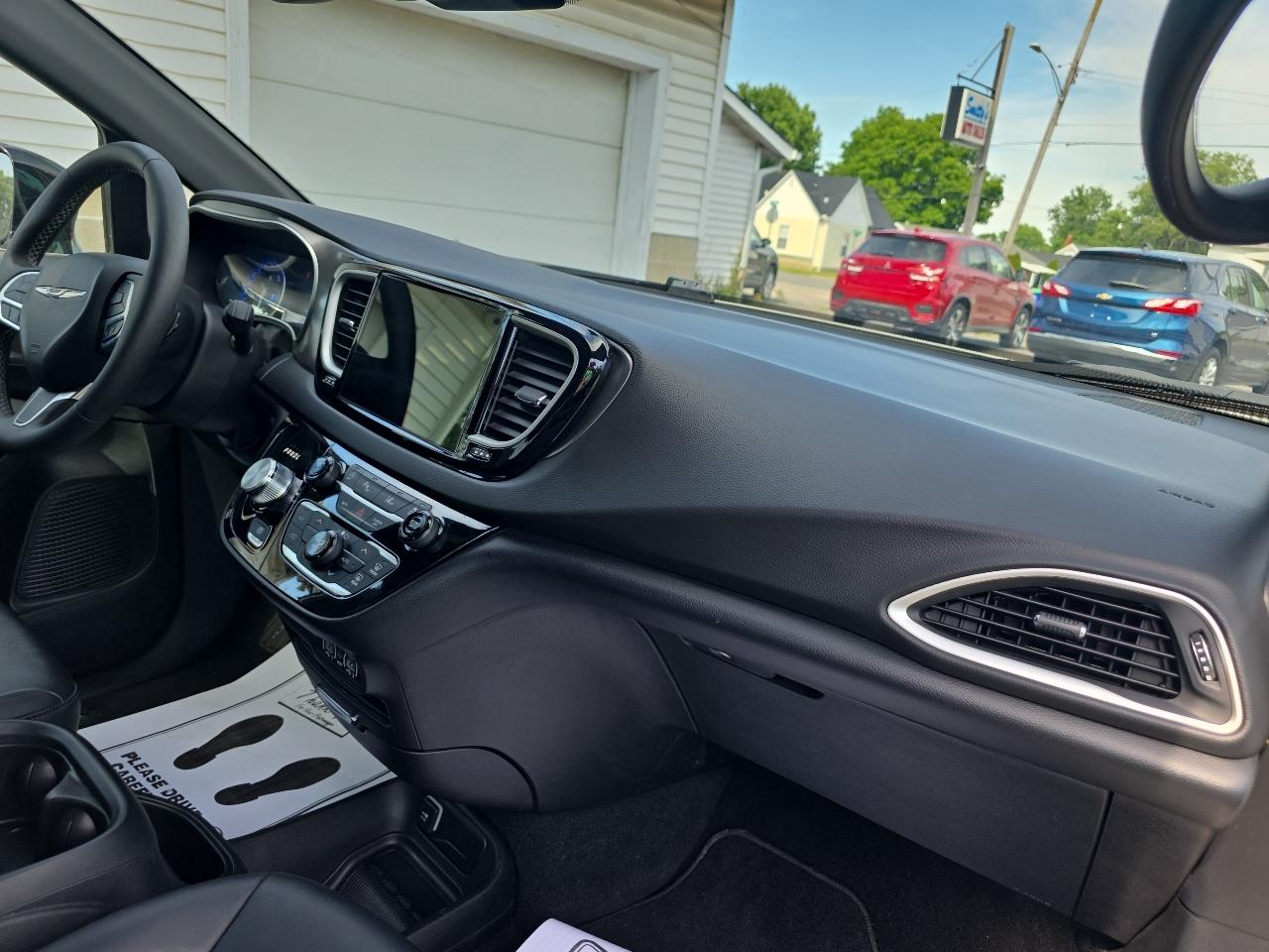 Chrysler Pacifica Select FWD 2025
