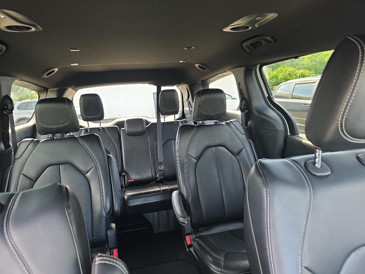 Chrysler Pacifica Select FWD 2025