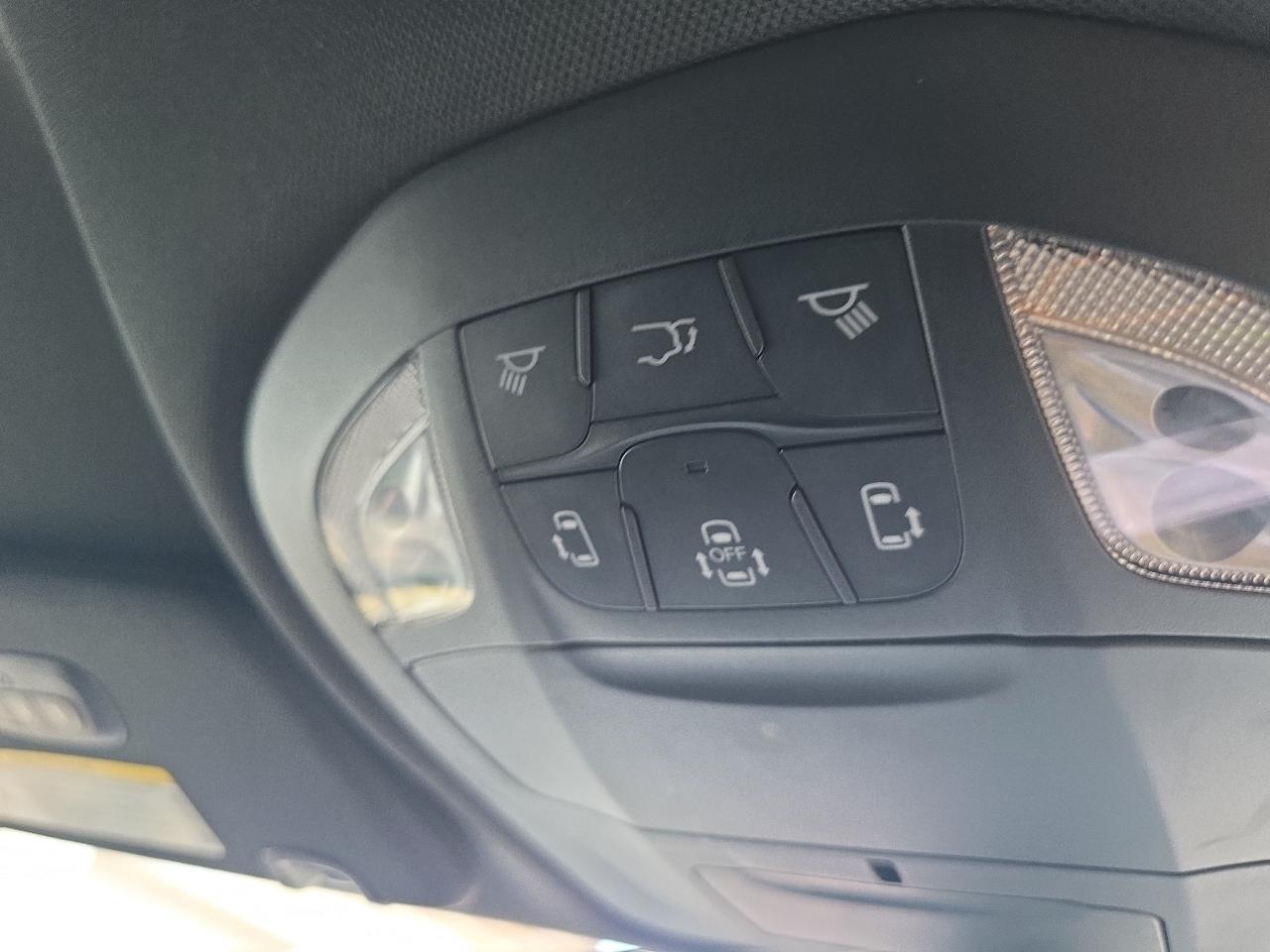 Chrysler Pacifica Select FWD 2025