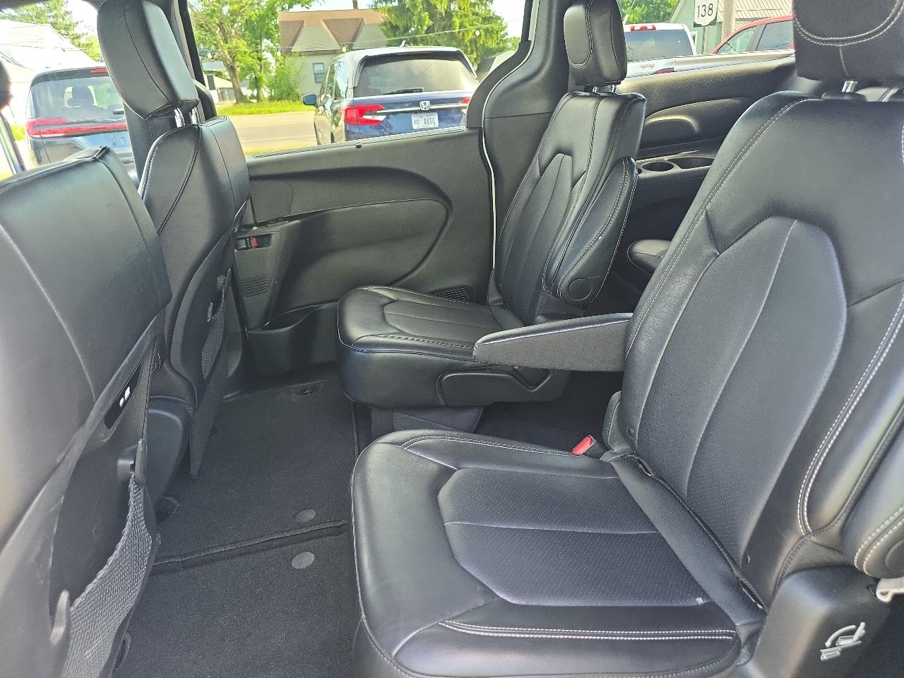 Chrysler Pacifica Select FWD 2025