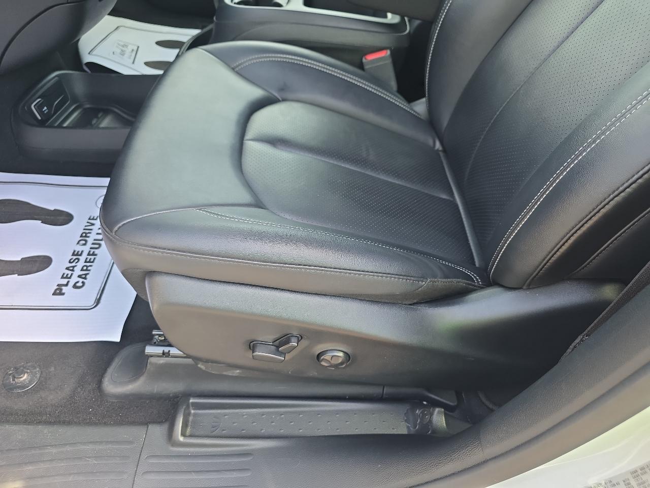 Chrysler Pacifica Select FWD 2025