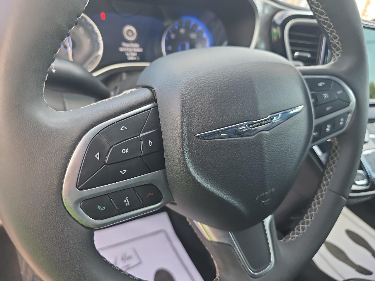 Chrysler Pacifica Select FWD 2025