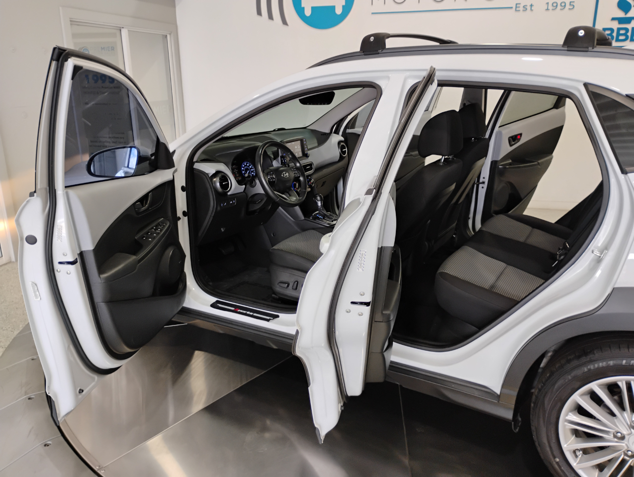 Hyundai Kona SEL w/Contrast Roof 2020