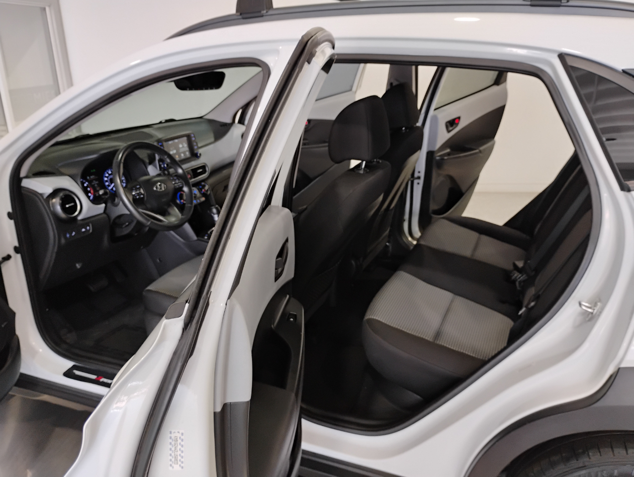 Hyundai Kona SEL w/Contrast Roof 2020