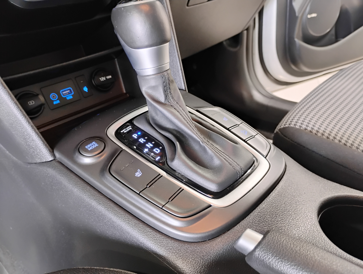 Hyundai Kona SEL w/Contrast Roof 2020