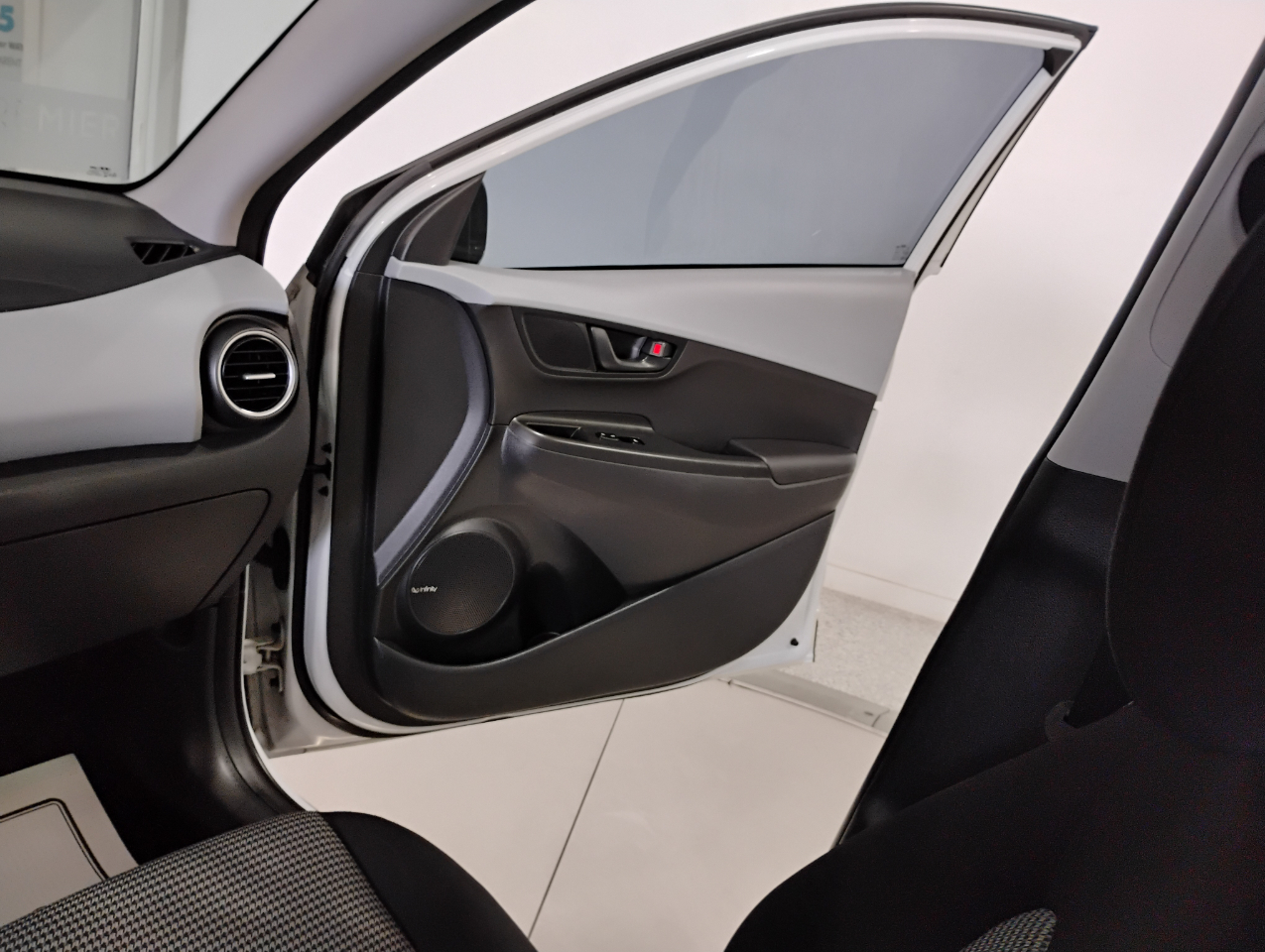 Hyundai Kona SEL w/Contrast Roof 2020