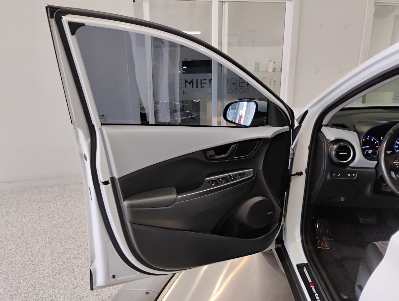 Hyundai Kona SEL w/Contrast Roof 2020