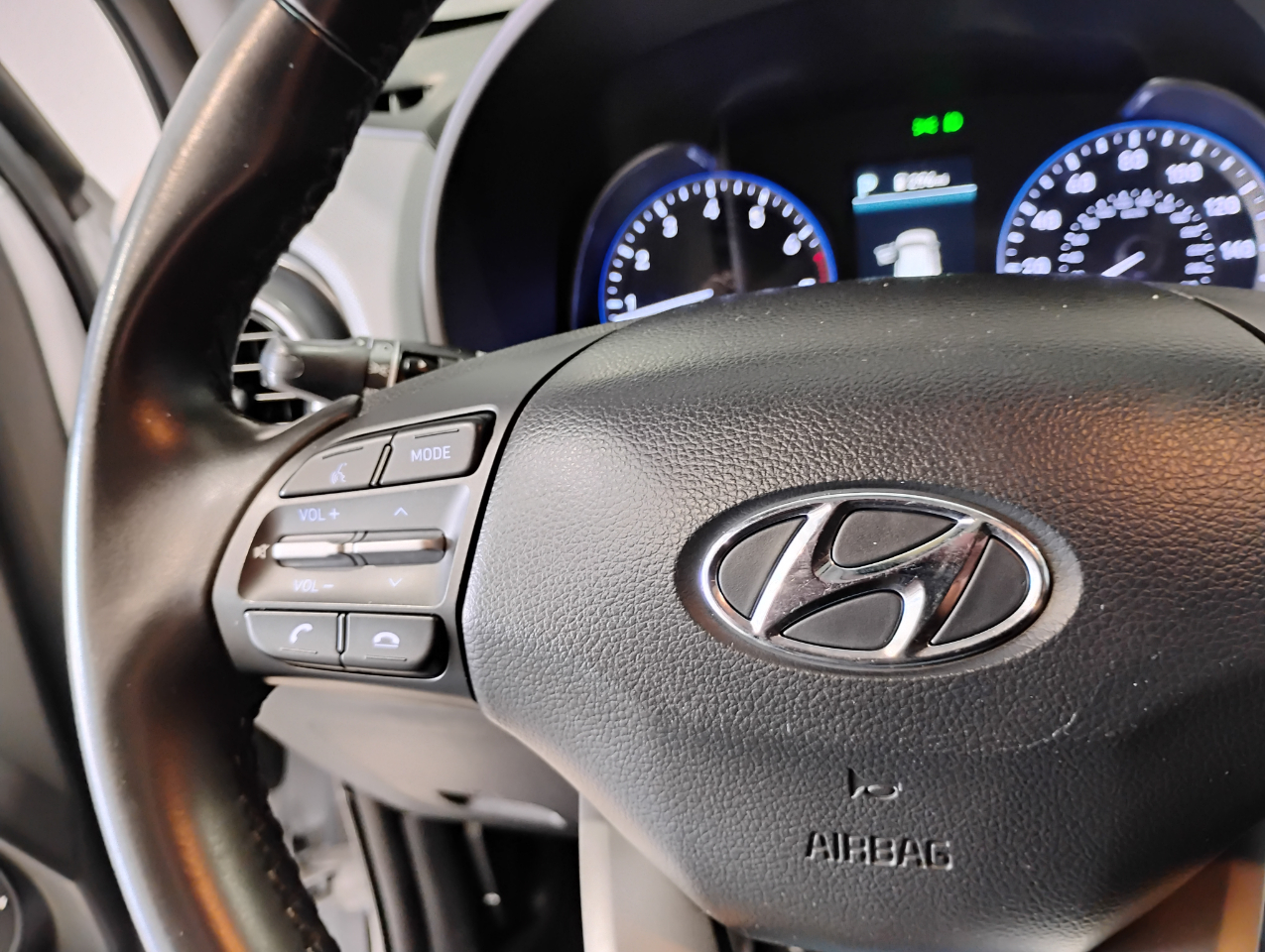 Hyundai Kona SEL w/Contrast Roof 2020