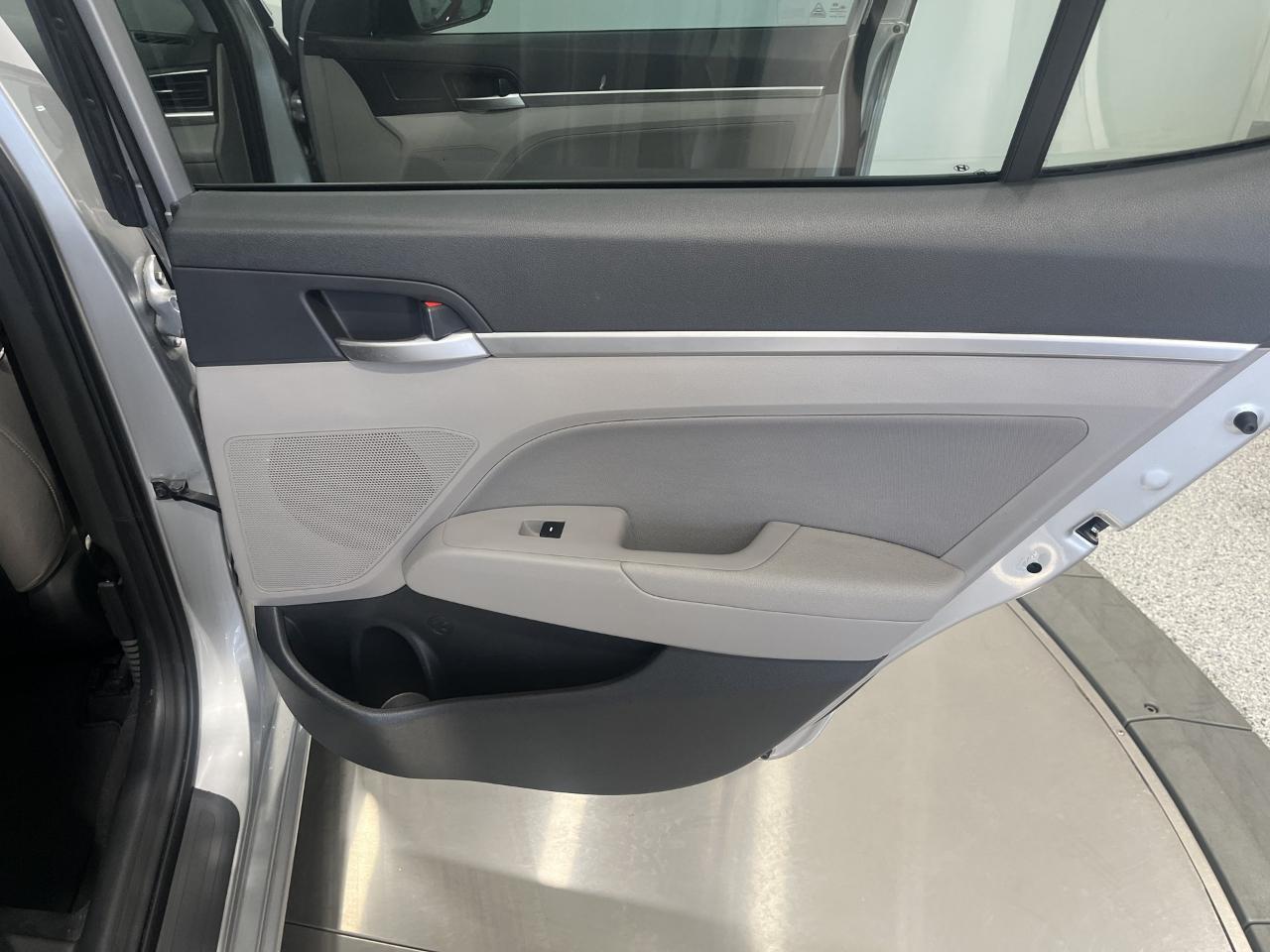 Hyundai Elantra SEL 2020
