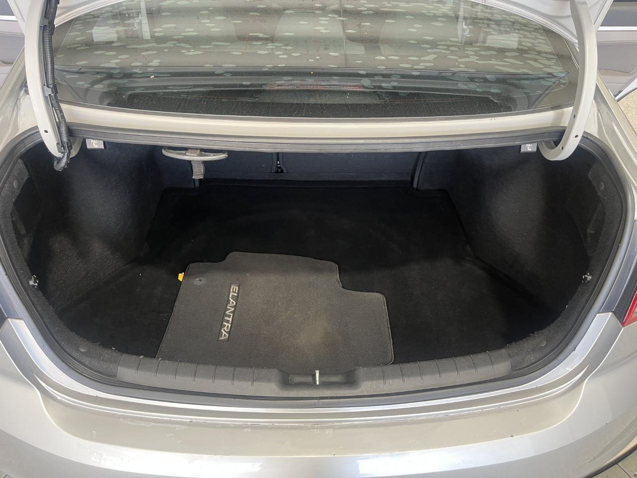 Hyundai Elantra SEL 2020