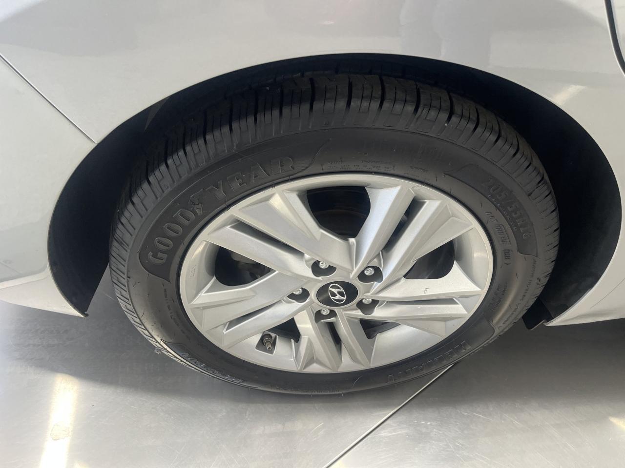 Hyundai Elantra SEL 2020