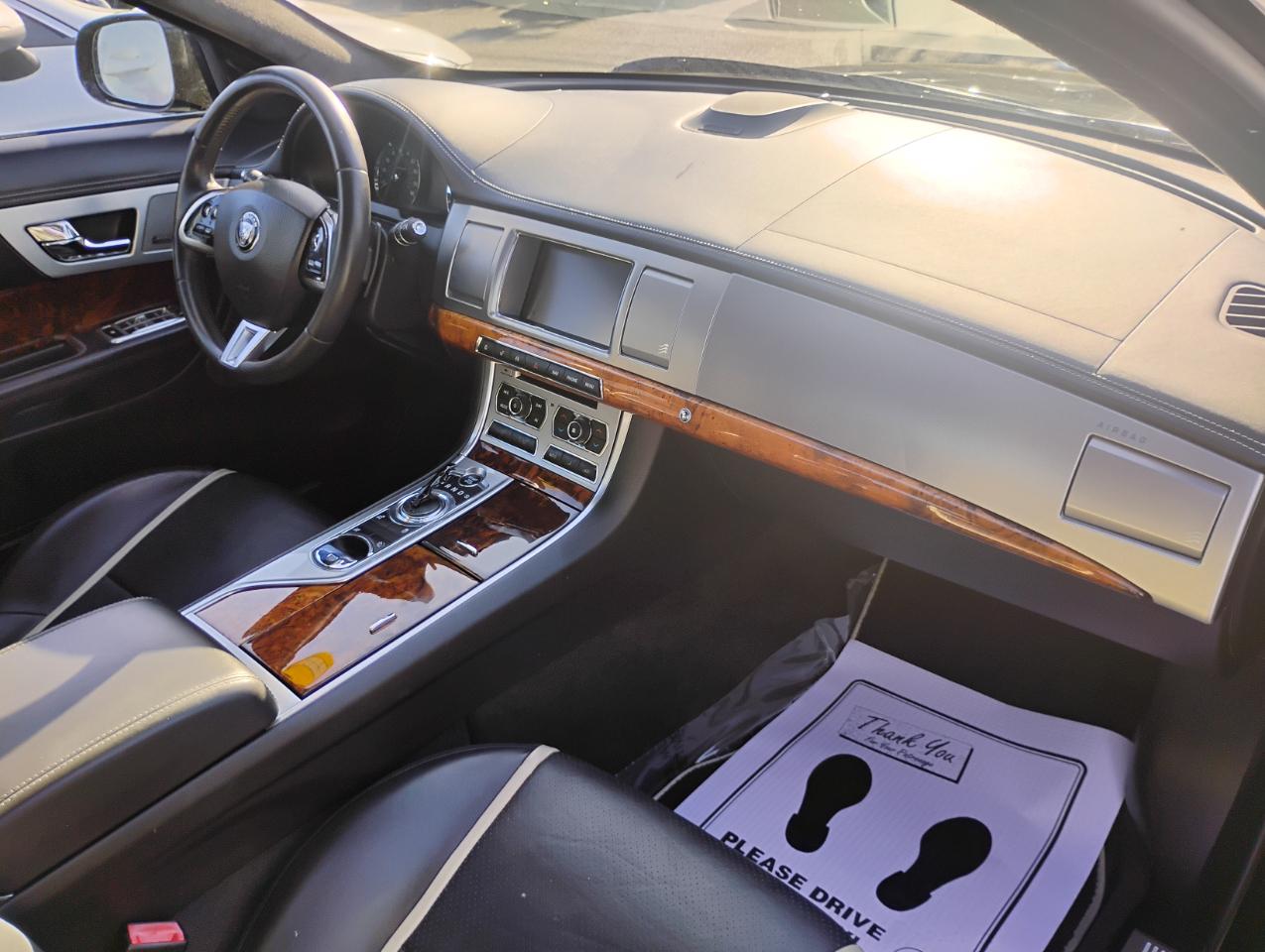 Jaguar XF-Series XF 3.0 Sport 2015