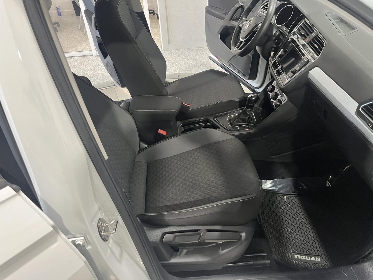 Volkswagen Tiguan S 2021