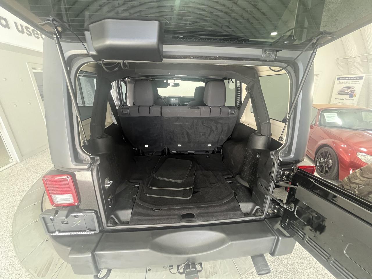 Jeep Wrangler Unlimited Sport 4WD 2015