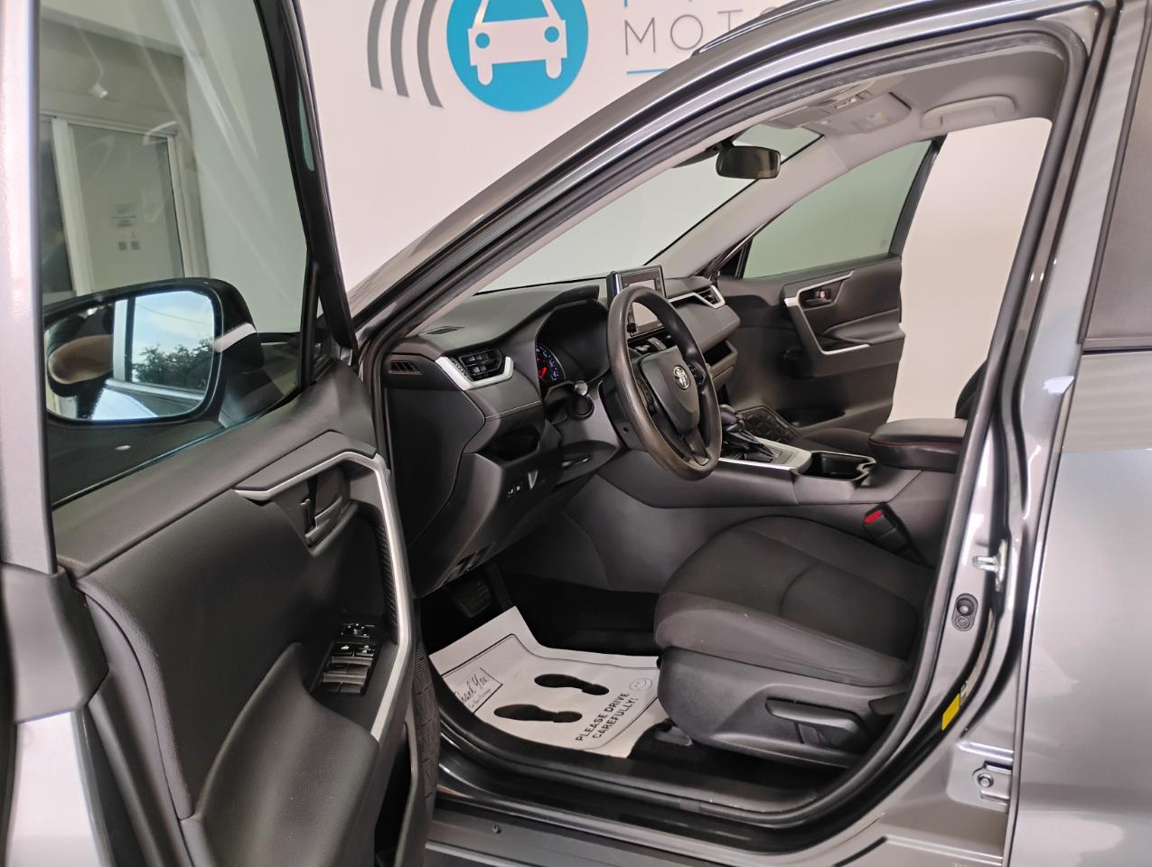 Toyota RAV4 LE 2021