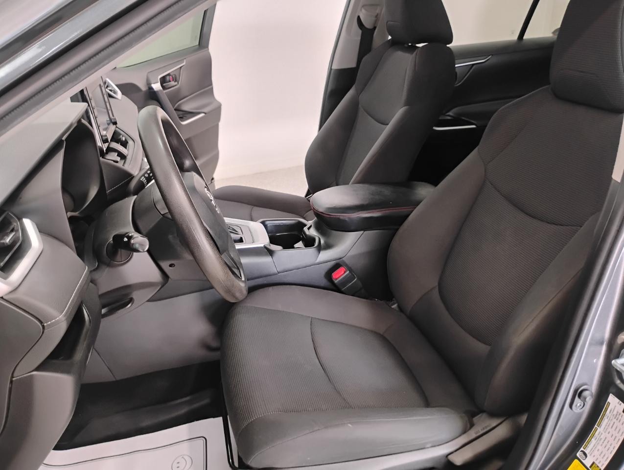 Toyota RAV4 LE 2021
