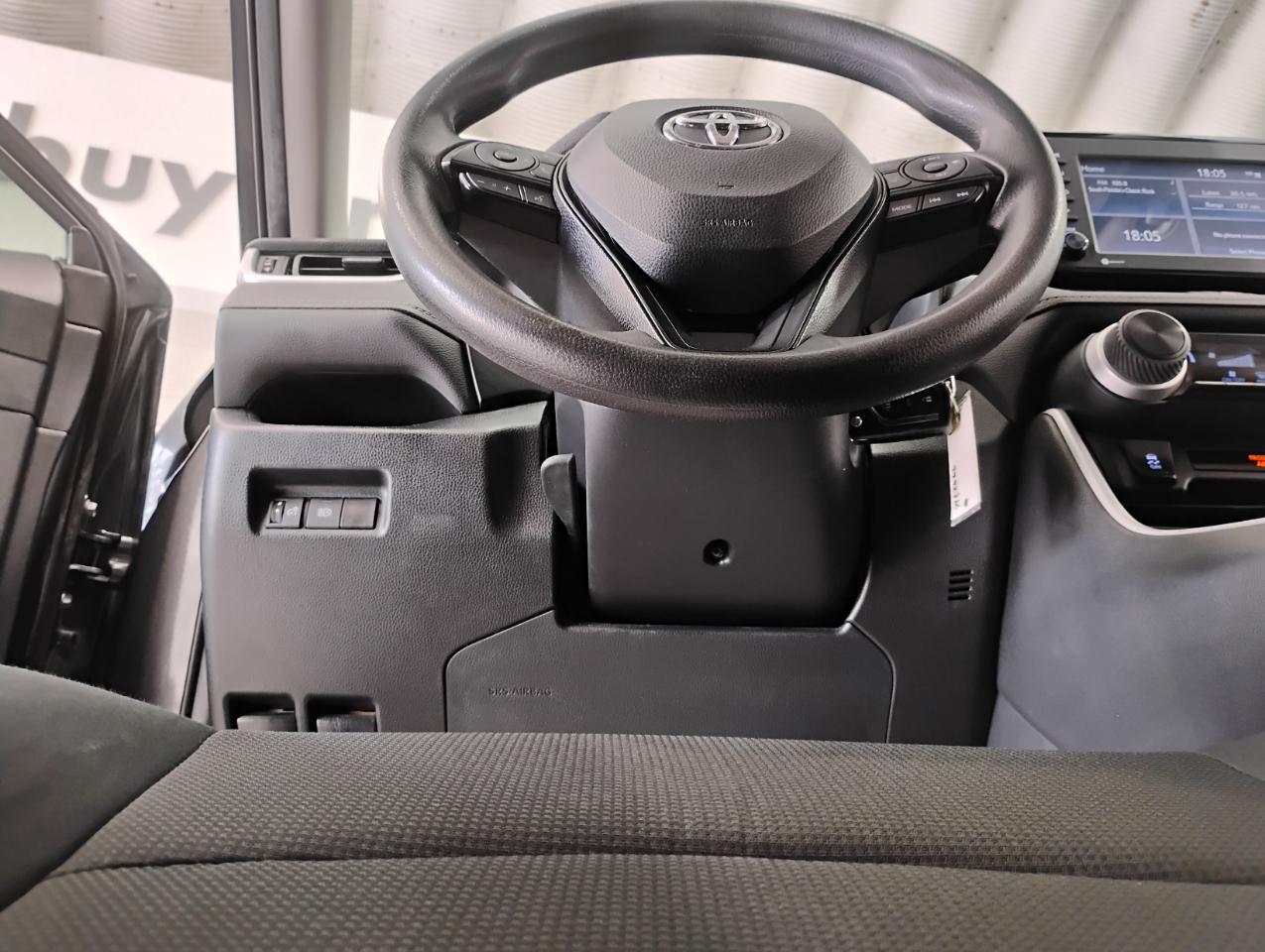 Toyota RAV4 LE 2021