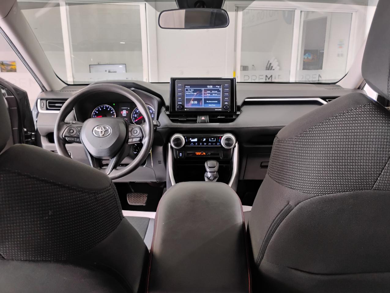 Toyota RAV4 LE 2021