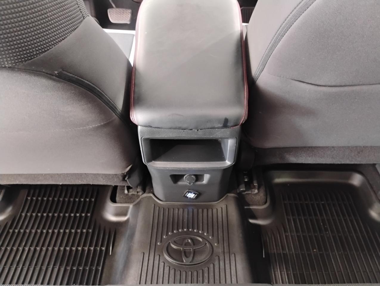 Toyota RAV4 LE 2021