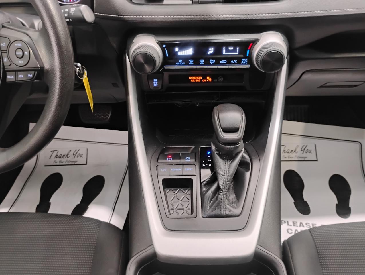 Toyota RAV4 LE 2021