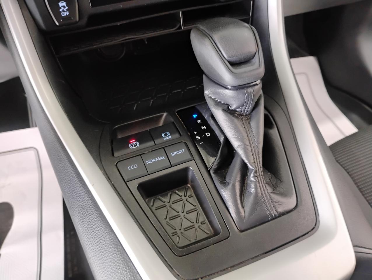 Toyota RAV4 LE 2021
