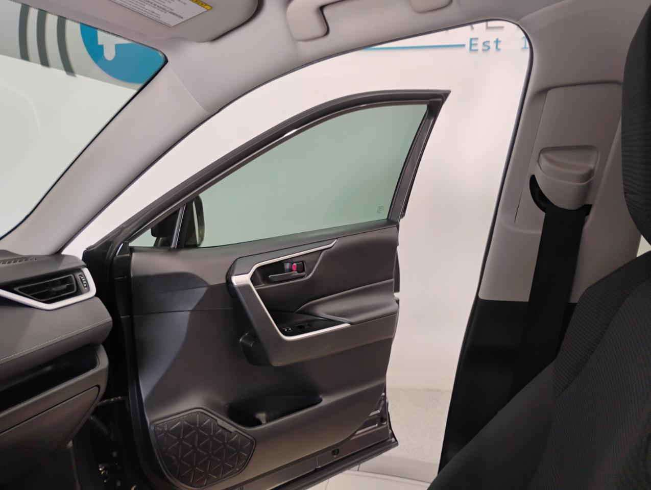 Toyota RAV4 LE 2021