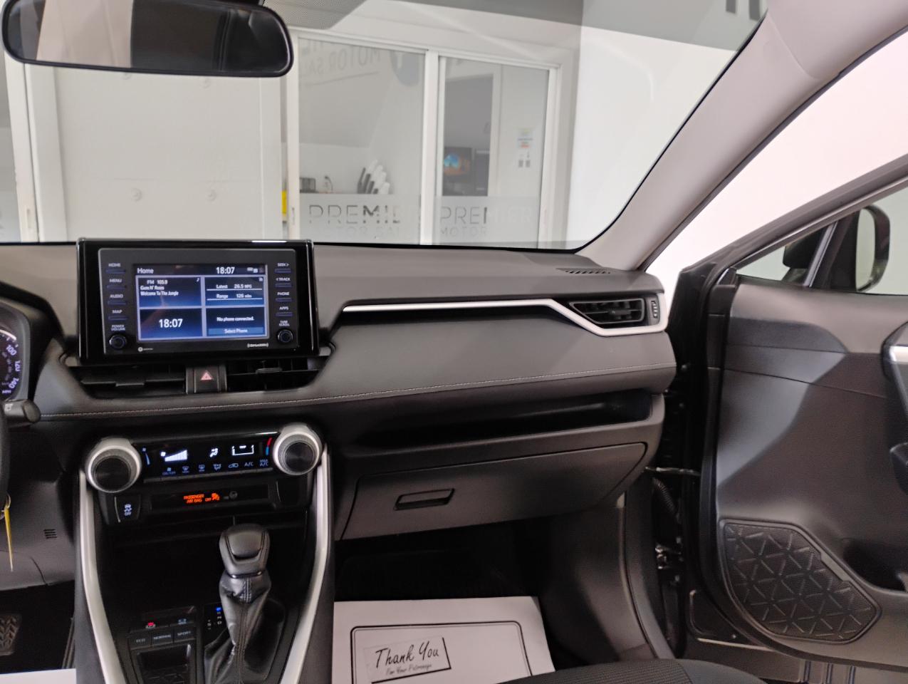 Toyota RAV4 LE 2021