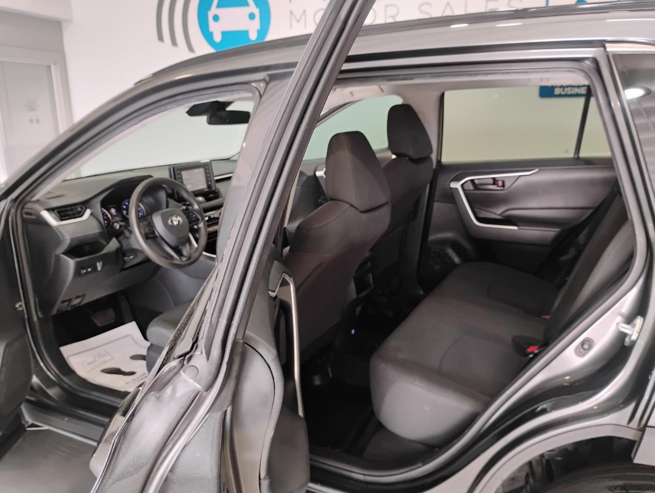 Toyota RAV4 LE 2021