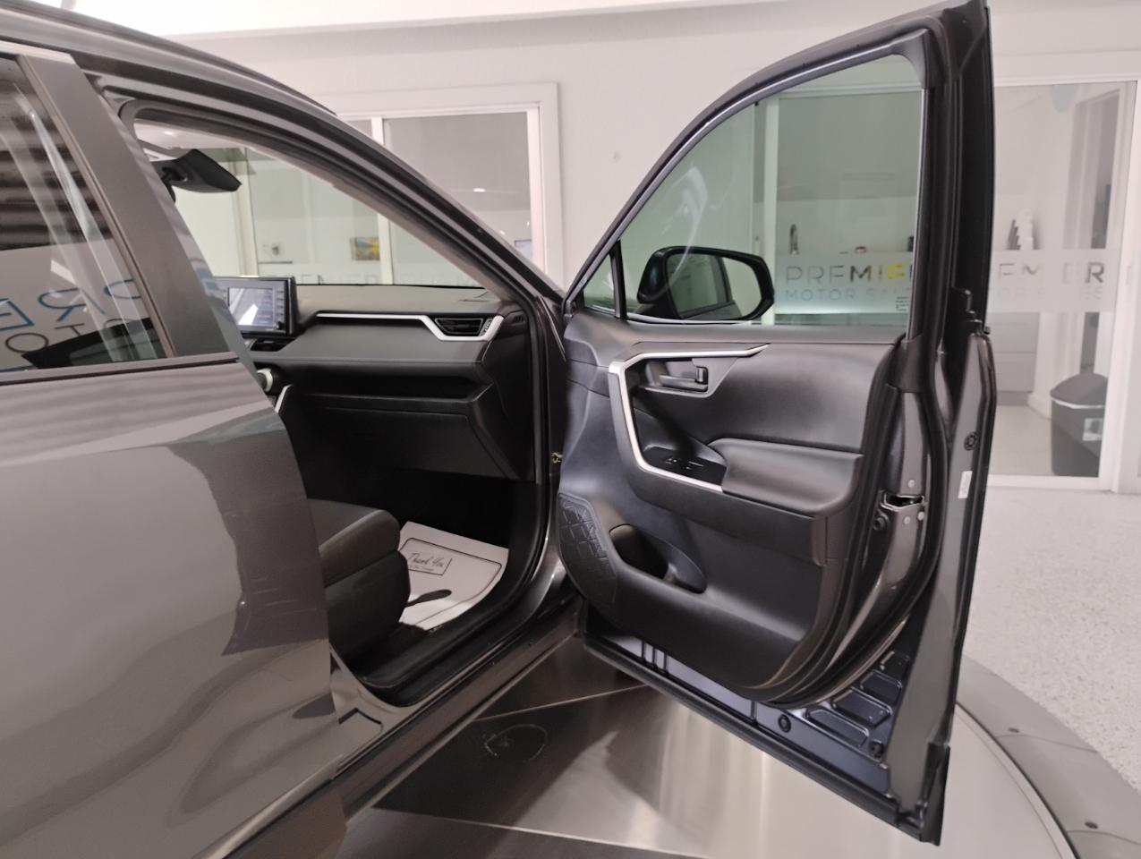 Toyota RAV4 LE 2021
