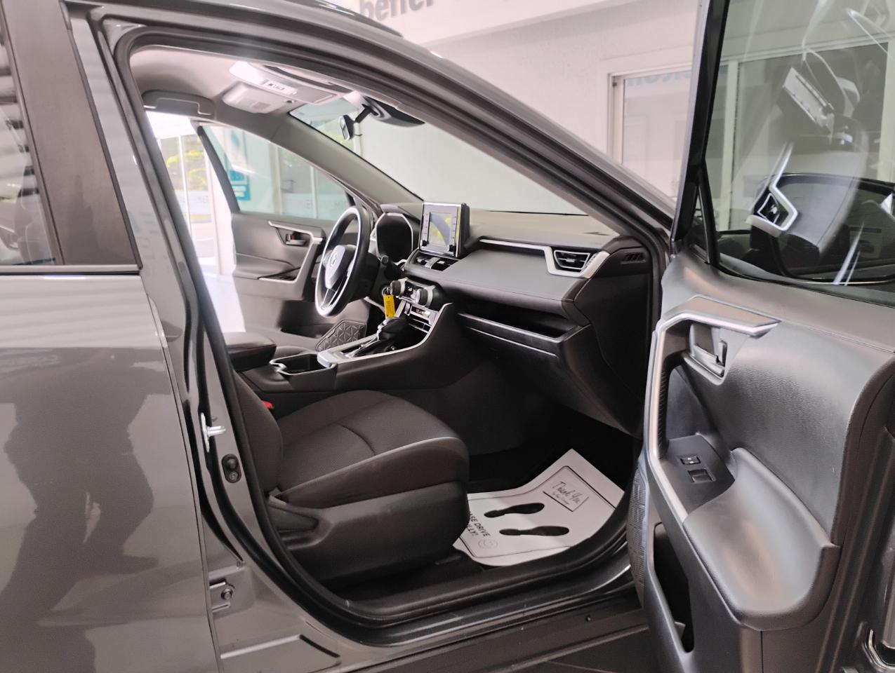 Toyota RAV4 LE 2021
