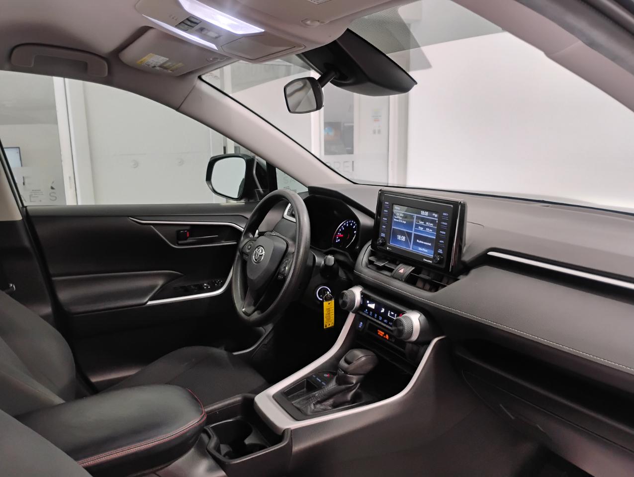 Toyota RAV4 LE 2021