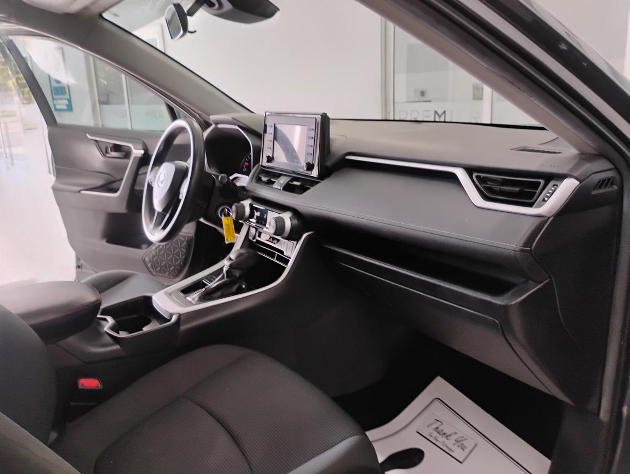Toyota RAV4 LE 2021