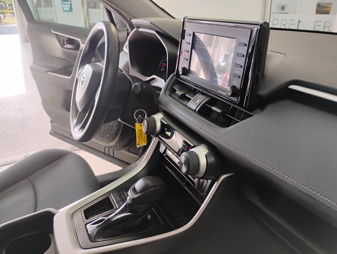 Toyota RAV4 LE 2021