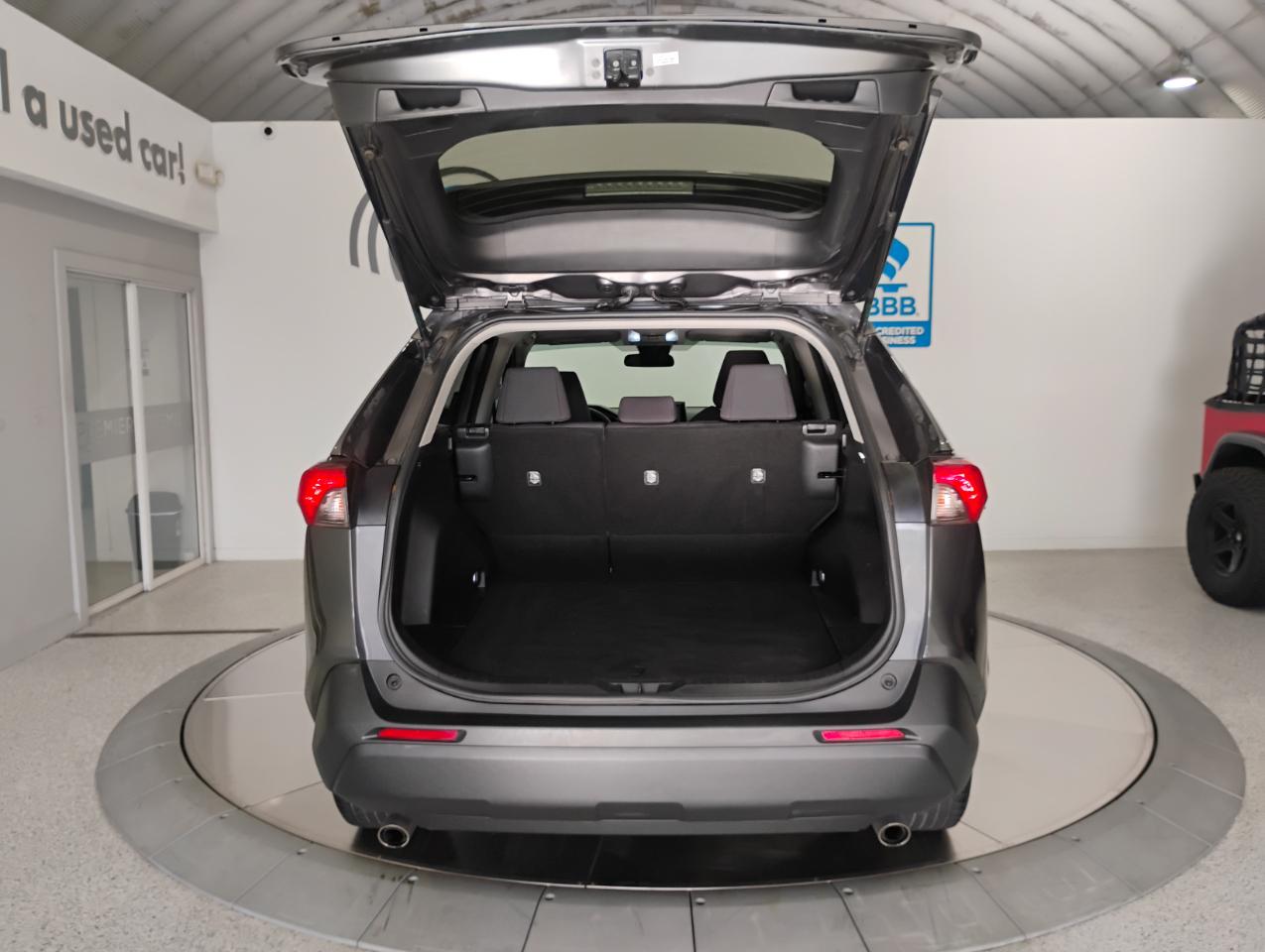 Toyota RAV4 LE 2021