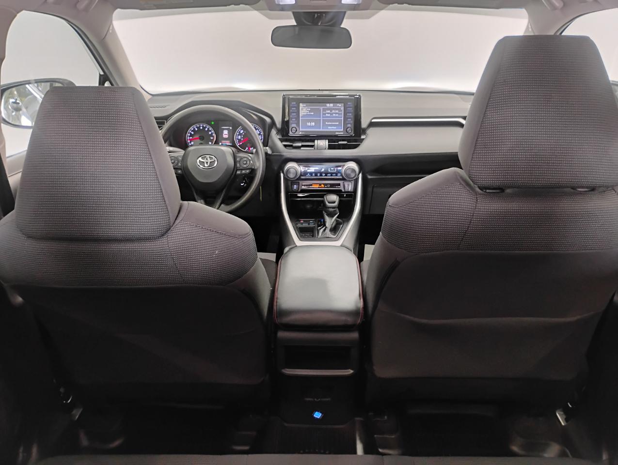 Toyota RAV4 LE 2021