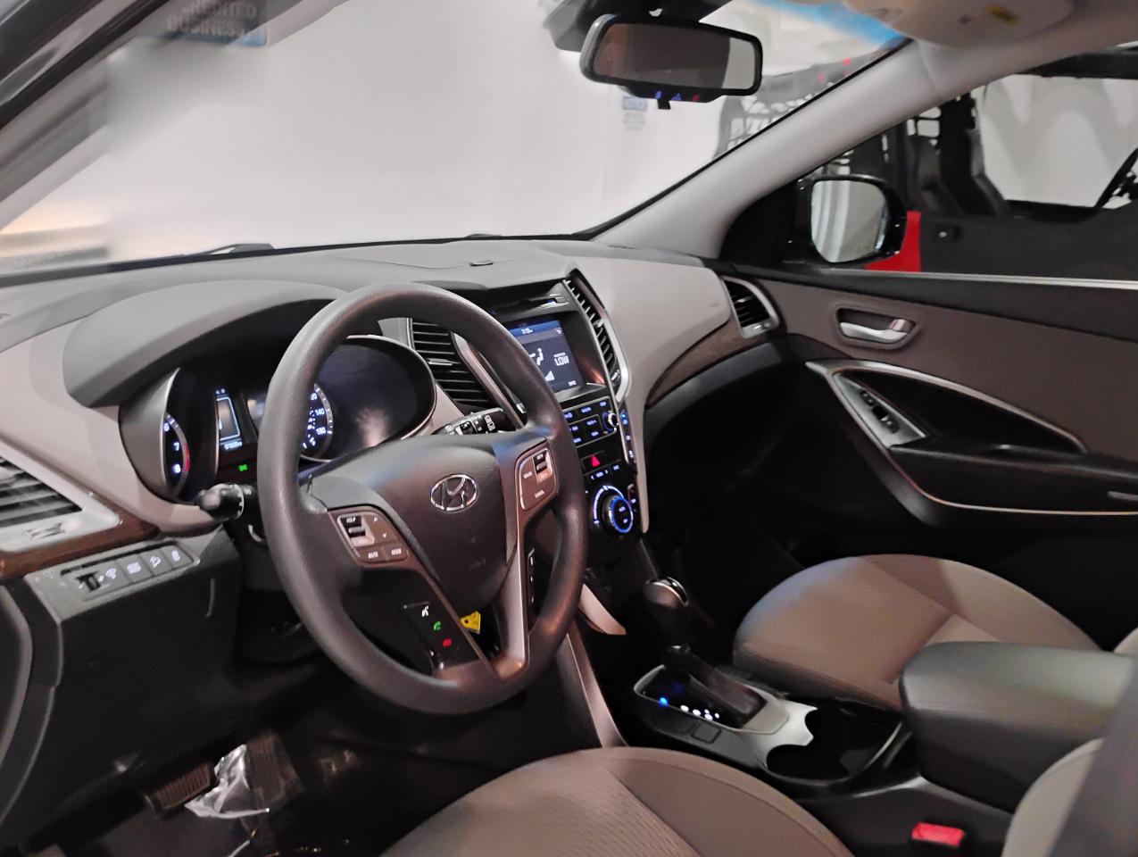 Hyundai Santa Fe SE FWD 2017