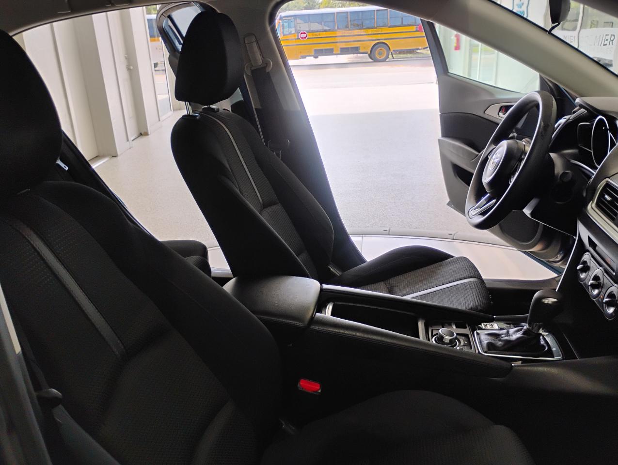 Mazda MAZDA3 i Sport AT 4-Door 2017