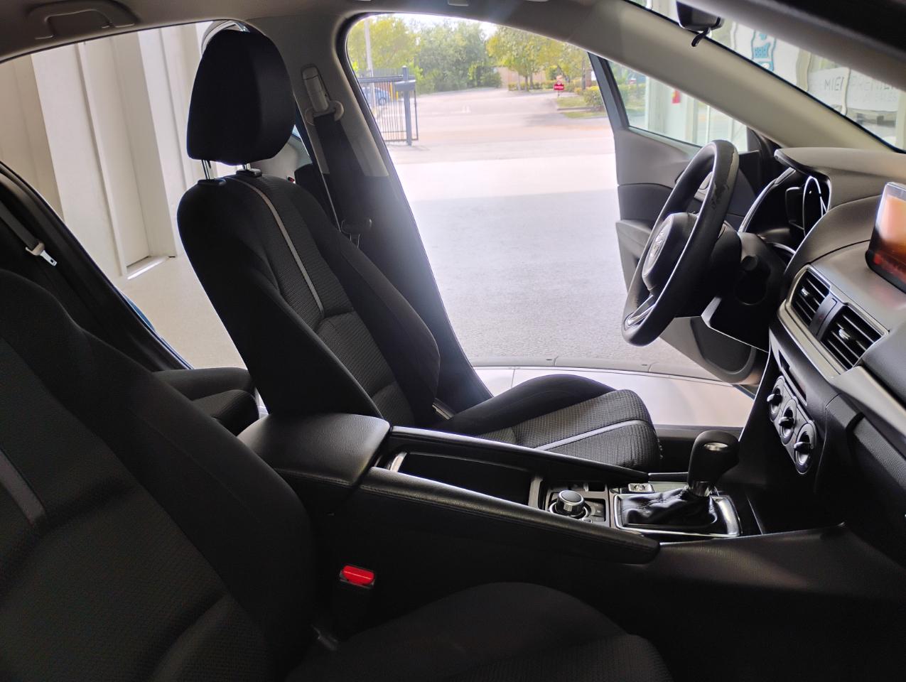 Mazda MAZDA3 i Sport AT 4-Door 2017