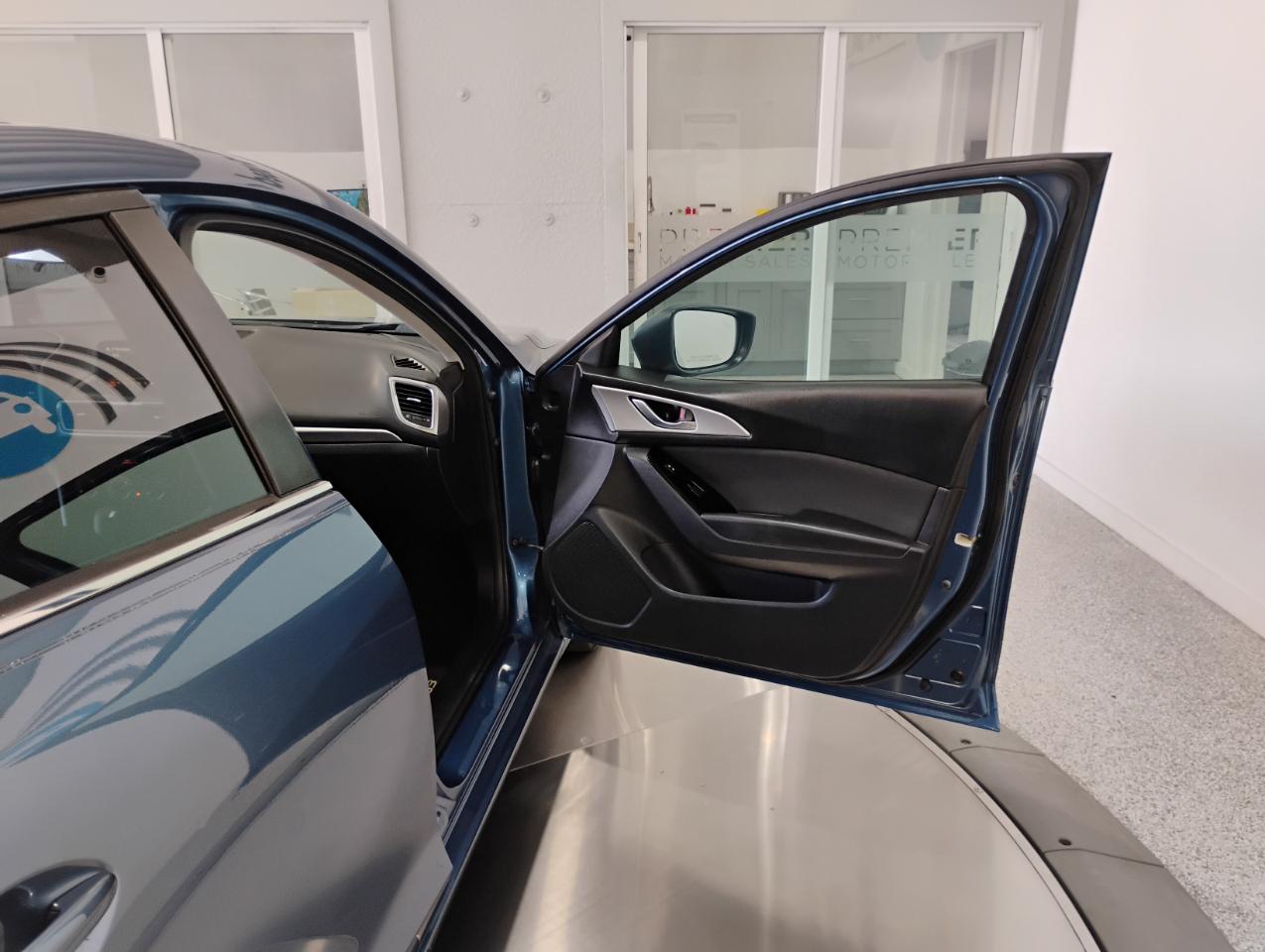 Mazda MAZDA3 i Sport AT 4-Door 2017