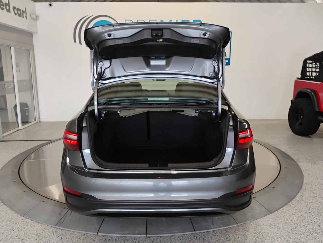 Volkswagen Jetta Sport 2023