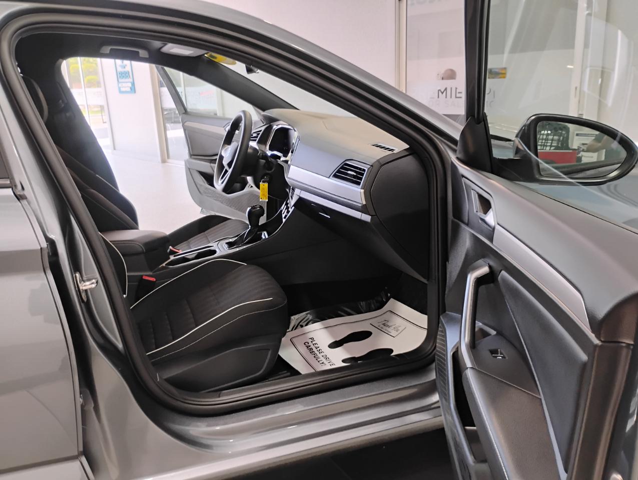Volkswagen Jetta Sport 2023