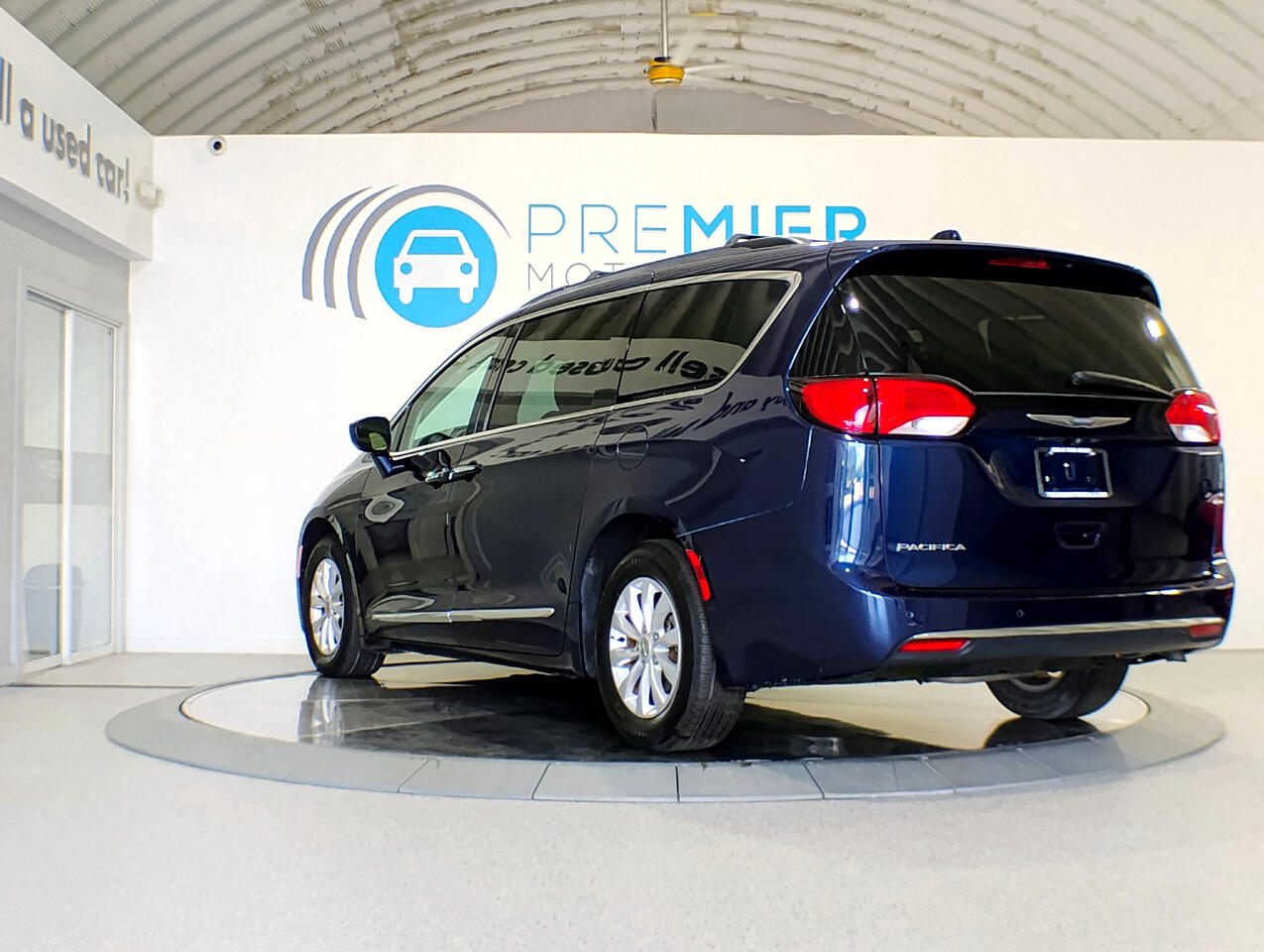 2017 Chrysler Pacifica Touring L photo 2