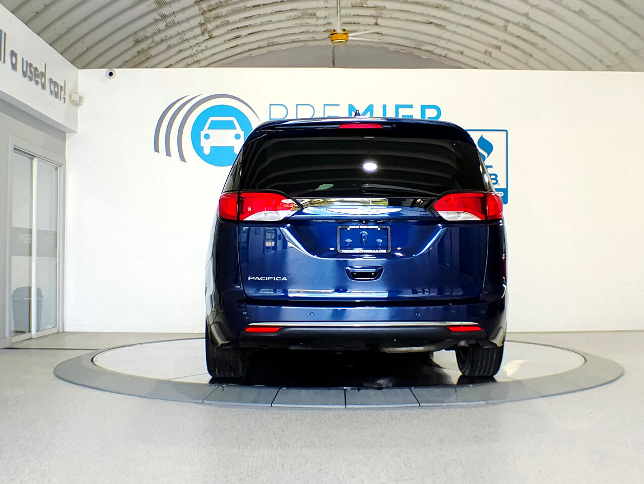 2017 Chrysler Pacifica Touring L photo 3