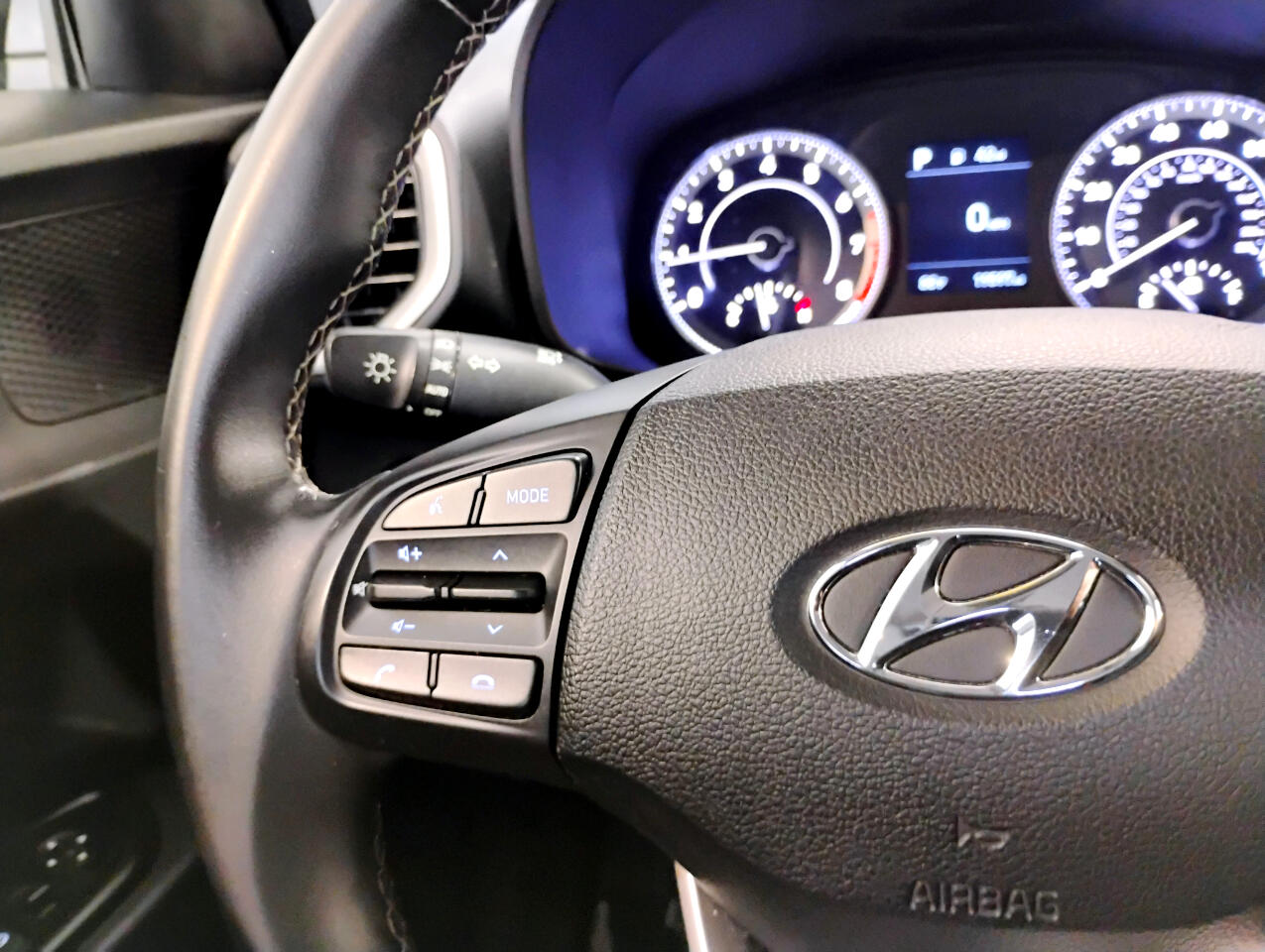2021 Hyundai Venue SEL Denim photo 28