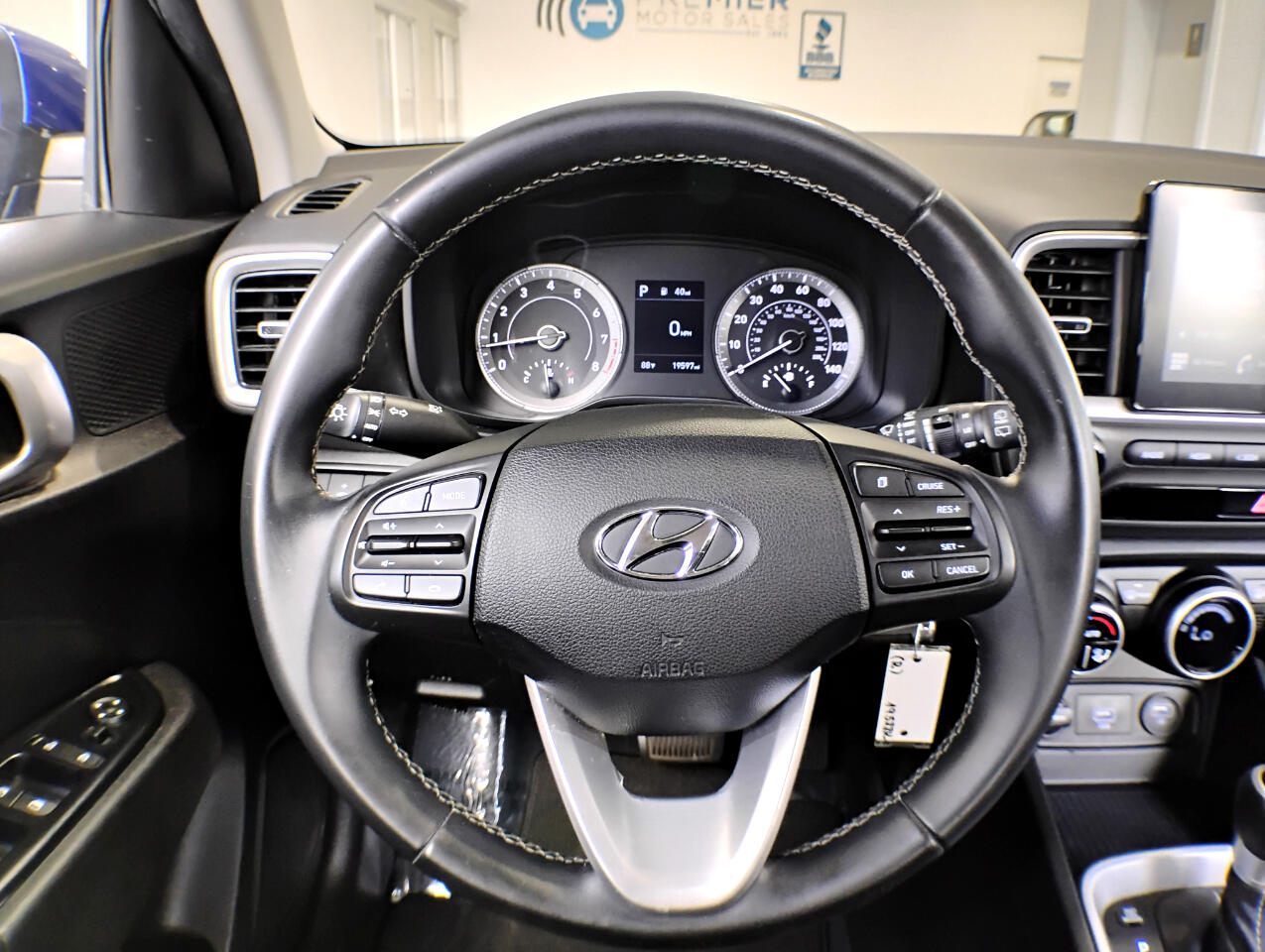 2021 Hyundai Venue SEL Denim photo 32