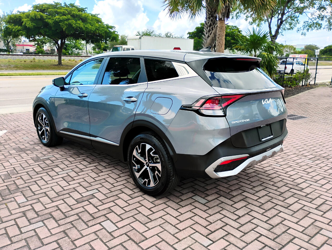 2023 Kia Sportage EX photo 3
