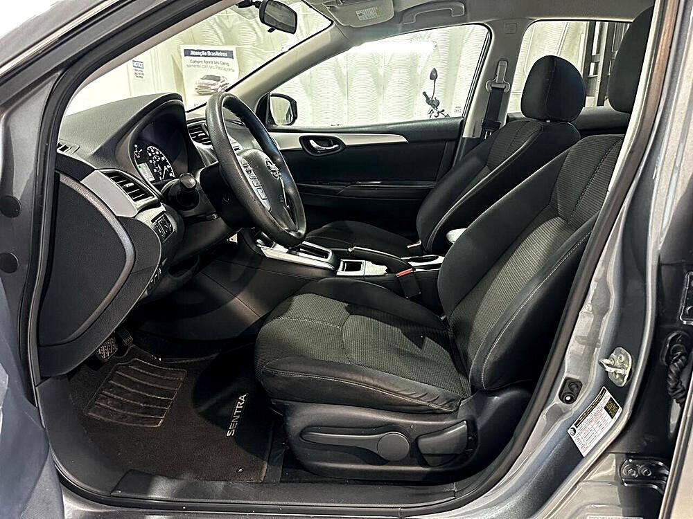 2017 Nissan Sentra S photo 10
